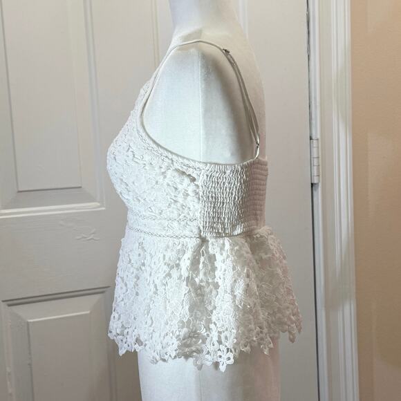 Abercrombie & Fitch lace crop top, size M. Cute over jeans, skirts, or shorts. - Picture 2 of 8